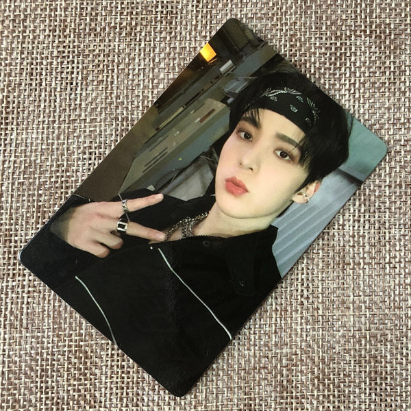 ATEEZ YUNHO [THE WORLD EP.1 : MOVEMENT] Official Photocard, Z Ver. / New / Gift