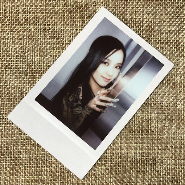 BLACKPINK JISOO [Born Pink] Official Instant Film Photocard, Grey Ver. / Gift