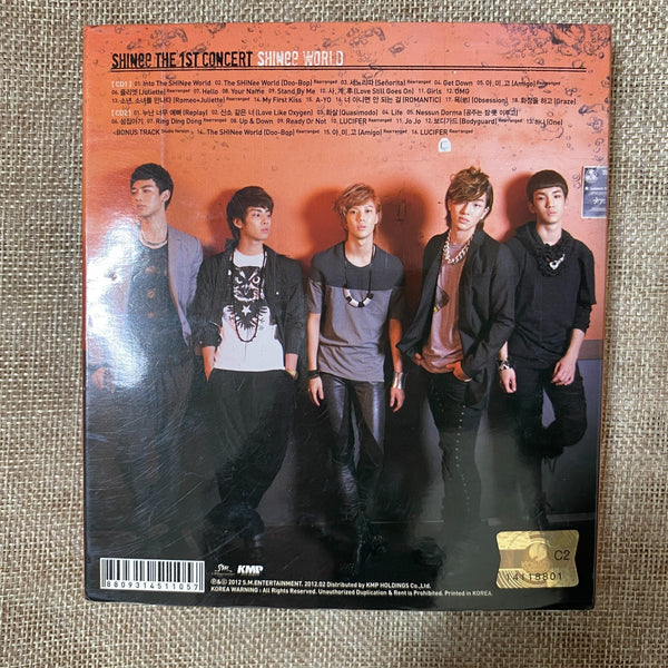 SHINEE [The 1st Concert SHINEE WORLD] CD Set, 2 Discs + Photobook / Good / Gift