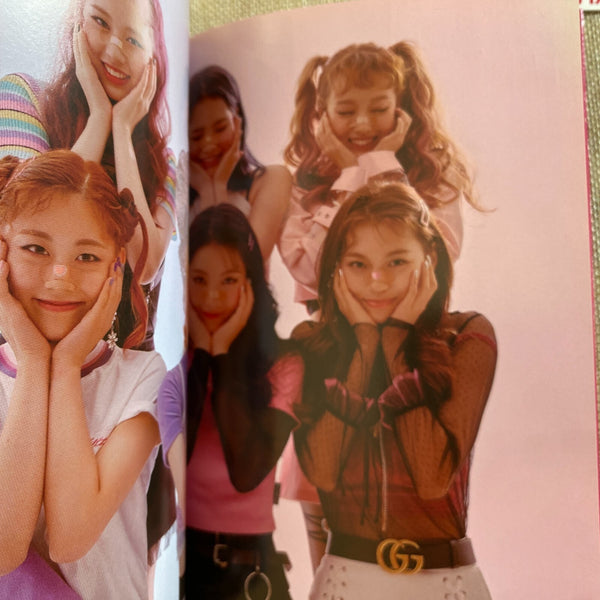 WEKI MEKI HAND SIGNED #2 [KISS, KICKS] Promo 1st Single Album Autographed / Gift