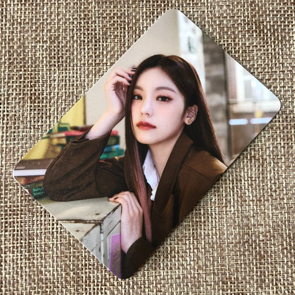 ITZY YEJI [2023 Season's greetings] Official Photocard, Best Friend Forever /+G