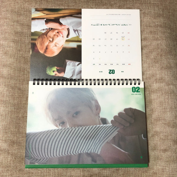 BTS [ 2019 Season's Greetings ] Official Desk Calendar / New, Rare / Gift