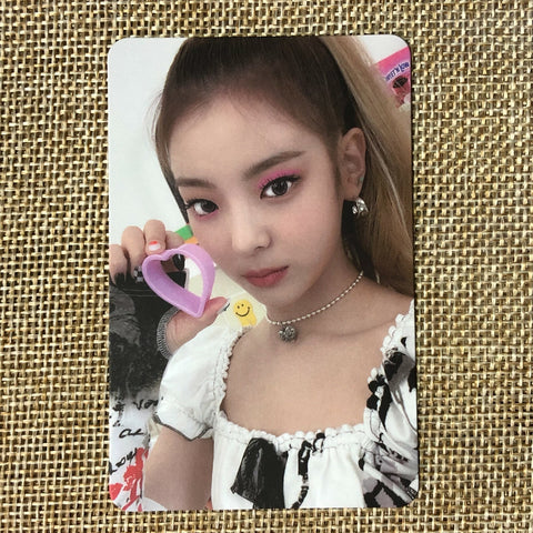 ITZY LIA #3 [ CRAZY IN LOVE ] Official Photocard, 1st Album / New / Gift