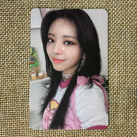 ITZY YUNA #1 [ CRAZY IN LOVE ] Official Photocard, 1st Album / New / Gift