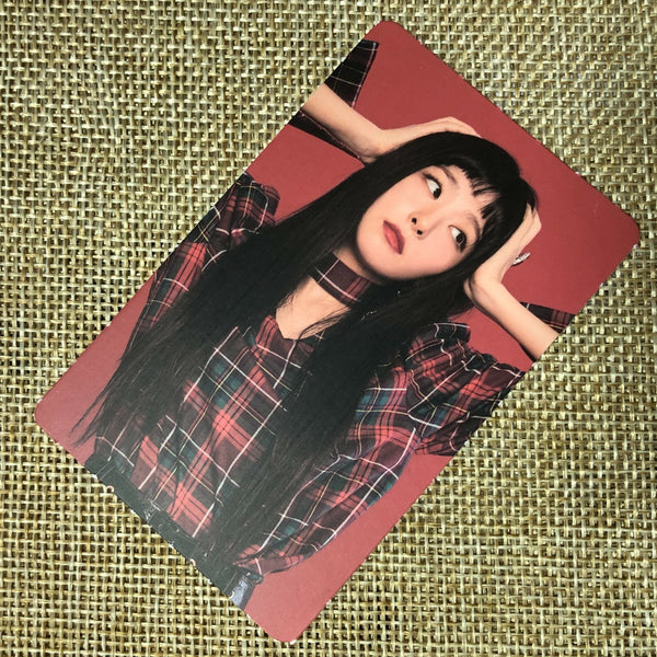RED VELVET SEULGI #2 [2018 Season's Greetings Calendar] Official Photocard /+G