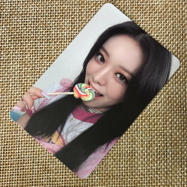 ITZY YUNA #6 [ CRAZY IN LOVE ] Official Photocard, 1st Album / New / Gift