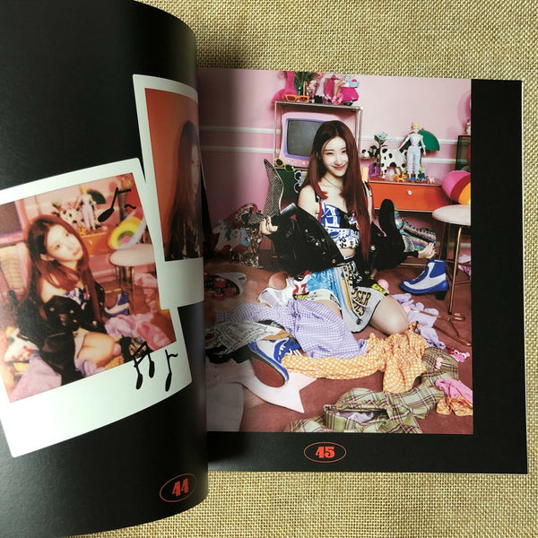ITZY CHAERYEONG [CRAZY IN LOVE] Official Photobook + Poster +Sticker Set / Gift