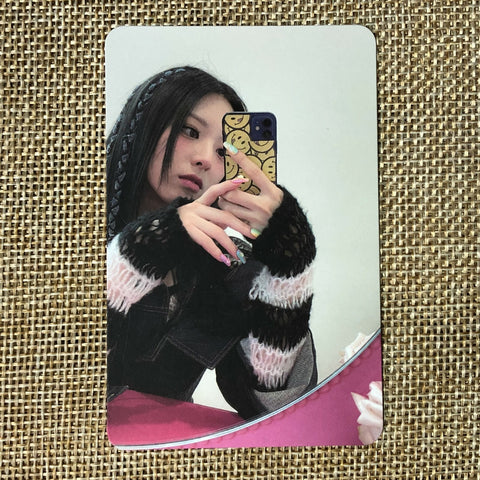 ITZY YUNA #5 [ CRAZY IN LOVE ] Official Photocard, 1st Album / New / Gift
