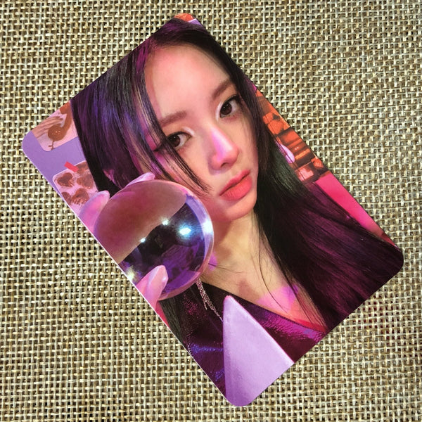 ITZY YUNA #5 [ GUESS WHO ] Official Special Photocard / New / Gift