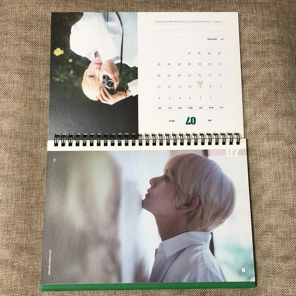 BTS [ 2019 Season's Greetings ] Official Desk Calendar / New, Rare / Gift