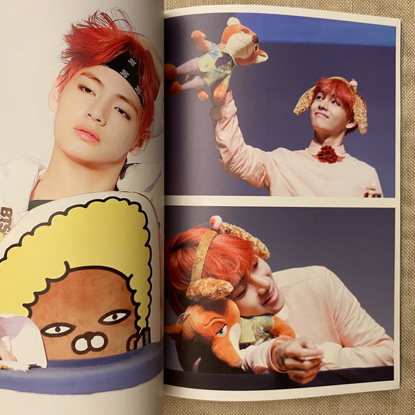 BTS V [INTO THE NEVERLAND Exhibition Photobook] TAETAELAND 144pg, 21x29 cm /+G