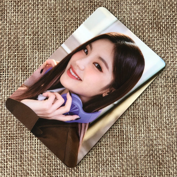 ITZY YEJI [2023 Season's greetings] Official Photocard, Best Friend Forever /+G