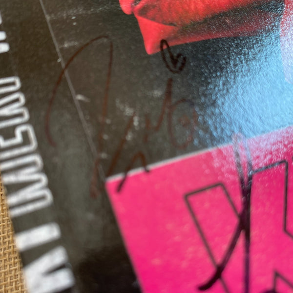 WEKI MEKI HAND SIGNED #2 [KISS, KICKS] Promo 1st Single Album Autographed / Gift