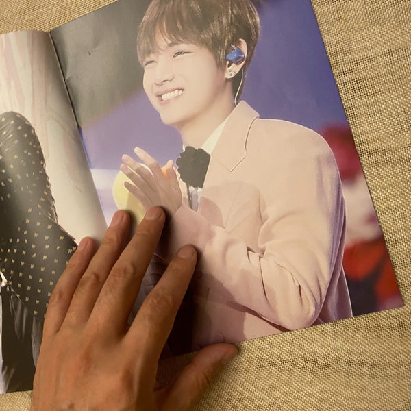 BTS V #2 [ FOREVER LOVE Exhibition ] Mini Photobook, 16 pg / New, Rare / Gift