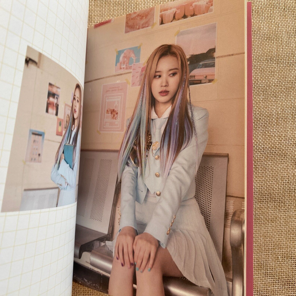 WEKI MEKI HAND SIGNED #2 [Lock End LOL] Promo 2nd Mini Album Autographed / Gift