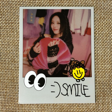 ITZY YUNA #2 [CRAZY IN LOVE] Official Polaroid Photocard, 1st Album / New / Gift