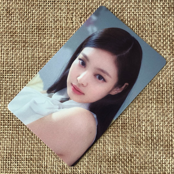 BLACKPINK JENNIE [THE GAME The Girls] Official Photocard, Stella Ver. / Gift