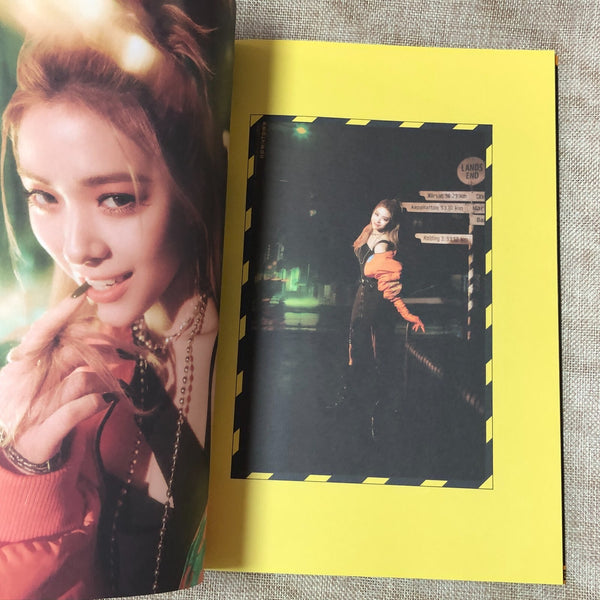 ITZY [GUESS WHO] Signed Night Ver. Promo Album CD+Photobook+PC / Autographed /+G