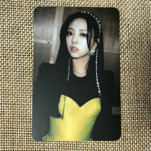 ITZY YUNA [ GUESS WHO ] Official Limited Photocard / New / Gift