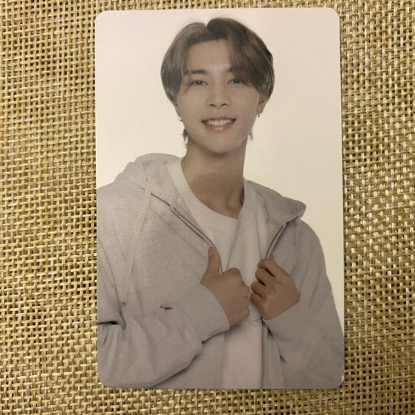 NCT JOHNNY [HOME TO THE NCT UNIVERSE Exhibition] Official Photocard Set / Gift