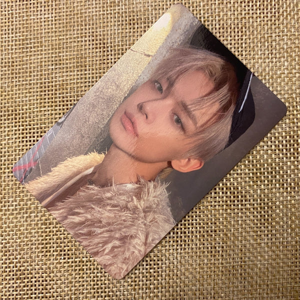 TXT YEONJUN [MINISODE 2 : Thursday's Child] Official Photocard, Mess Ver / Gift