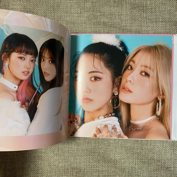 WEKI MEKI All Member SIGNED Promo Album Autographed [ Dazzle Dazzle ]  Used/+GFT