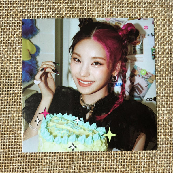 ITZY GROUP #2 [CRAZY IN LOVE] Official Preorder Special Photocard SET / Gift