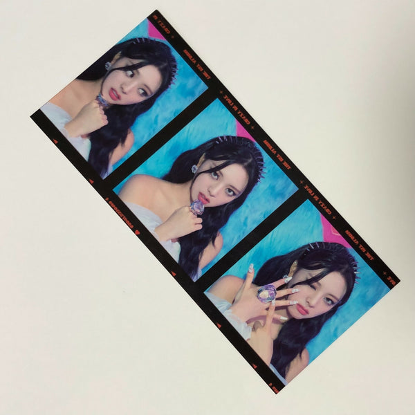 ITZY YUNA [CRAZY IN LOVE Special Ed.] Official Film Photocard, 1st Album / Gift