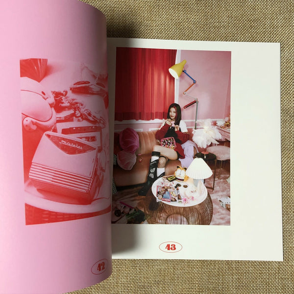 ITZY YEJI [CRAZY IN LOVE] Official Photobook + Poster +Sticker Set / New / Gift