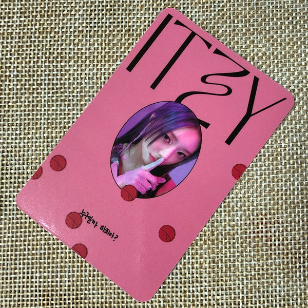 ITZY YUNA #5 [ GUESS WHO ] Official Special Photocard / New / Gift
