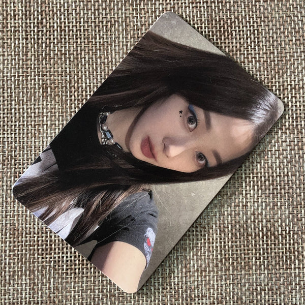 AESPA GISELLE #1 [SAVAGE] Official Photocard, Hallucination Quest Ver. / Gift