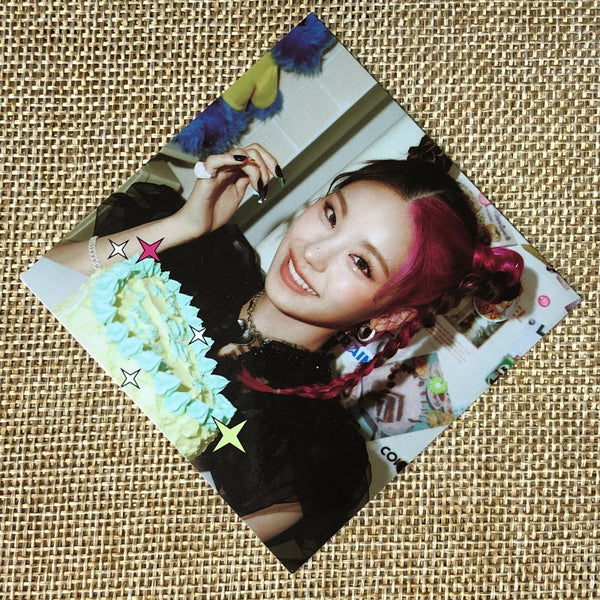 ITZY YEJI #2 [ CRAZY IN LOVE ] Official Preorder Special Photocard / New / Gift