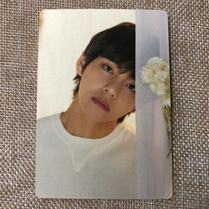 BTS V 2/8 [ Love Yourself World Tour ] Official Mini Photocard / New / Gift