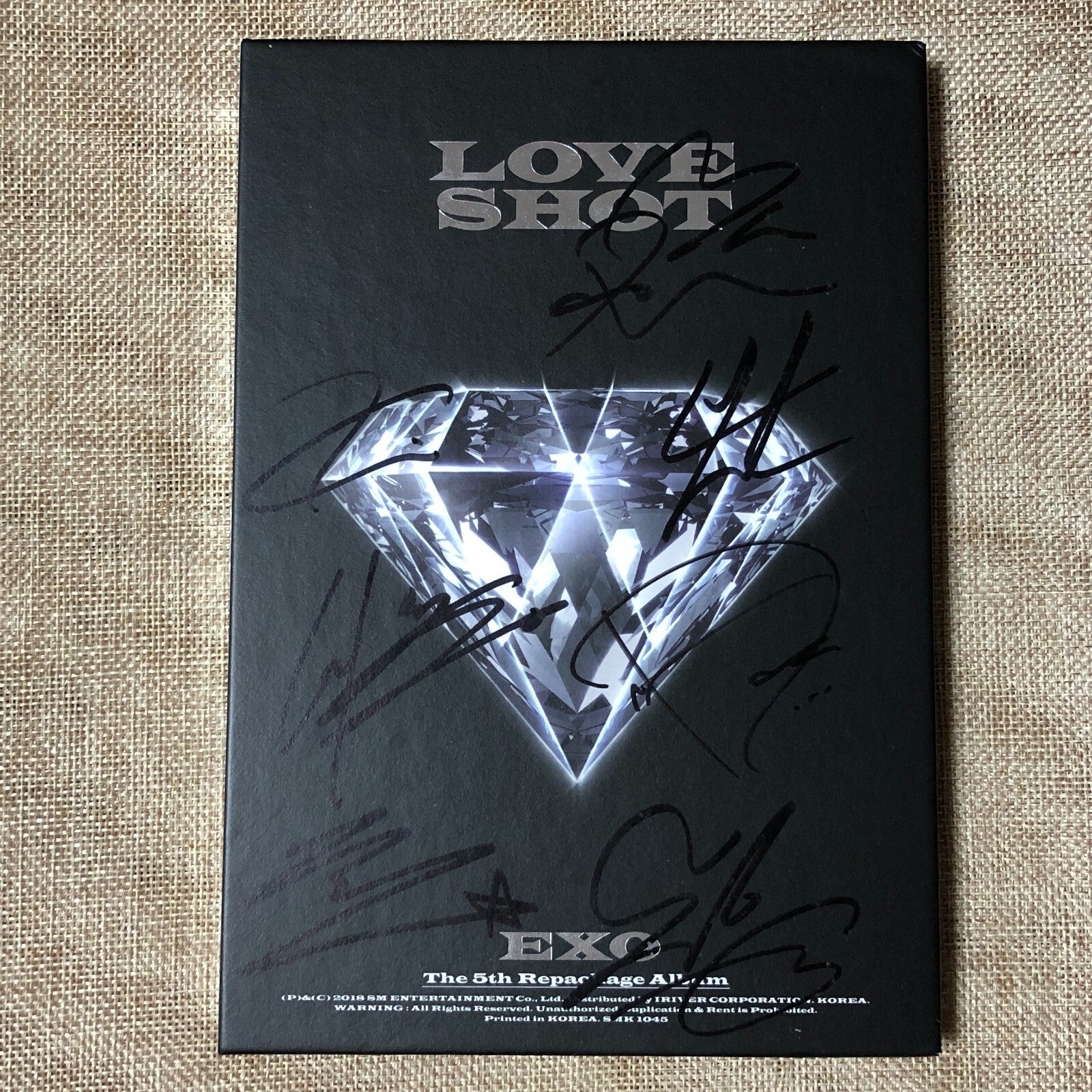 EXO SIGNED [ LOVE SHOT SHOT Ver. ] Promo Autographed / CD+Photobook / Gift