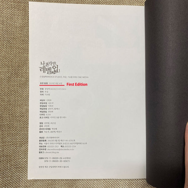 Solo Leveling Vol.1 / 1st Edition with Obi + Lens Cloth / Korean Webtoon / New/G
