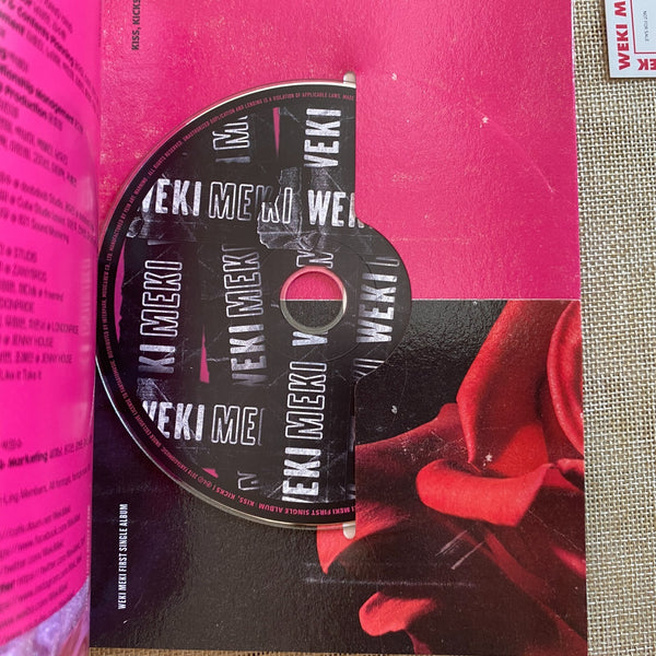 WEKI MEKI HAND SIGNED #2 [KISS, KICKS] Promo 1st Single Album Autographed / Gift