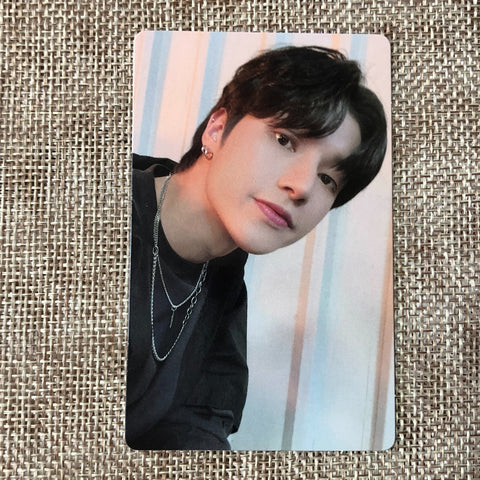 ATEEZ WOOYOUNG [THE WORLD EP.1 : MOVEMENT Beatroad POB] Official Photocard, A