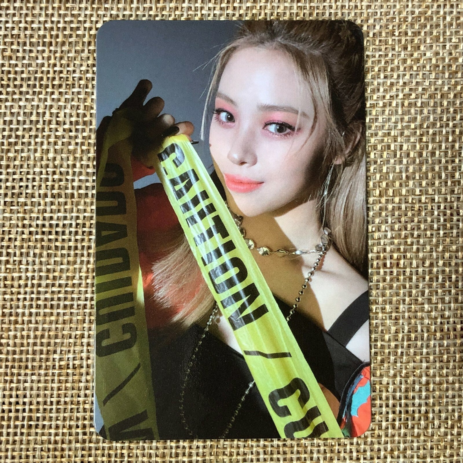 ITZY RYUJIN #3 [ GUESS WHO ] Official Special Photocard / New / Gift
