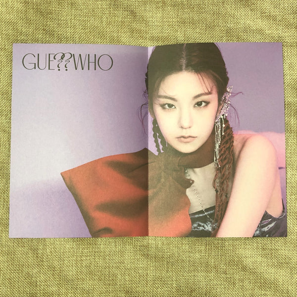 ITZY [GUESS WHO] Signed Night Ver. Promo Album CD+Photobook+PC / Autographed /+G