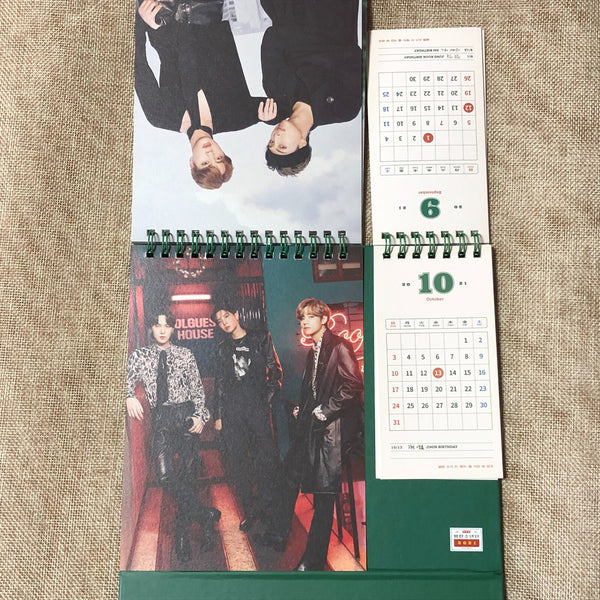 BTS [ 2021 Season's Greetings ] Official Desk Calendar / New / Gift