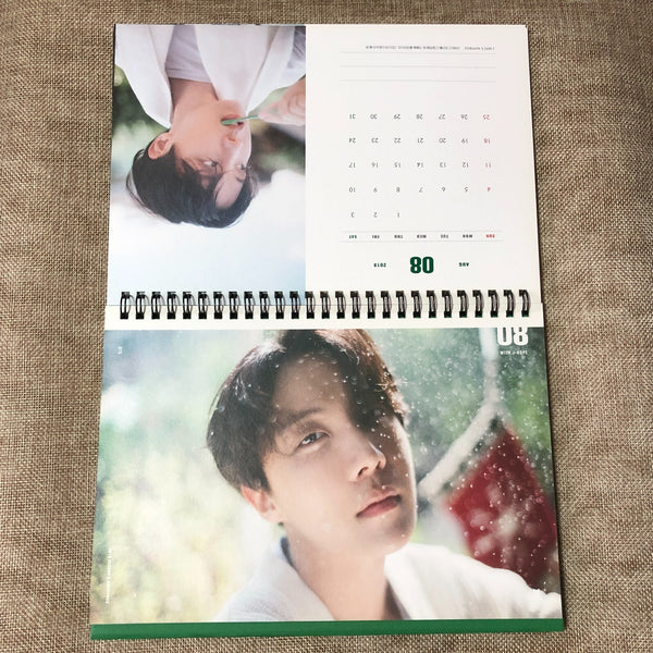 BTS [ 2019 Season's Greetings ] Official Desk Calendar / New, Rare / Gift
