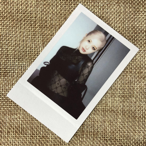BLACKPINK ROSE [Born Pink] Official Instant Film Photocard, Grey Ver. / Gift