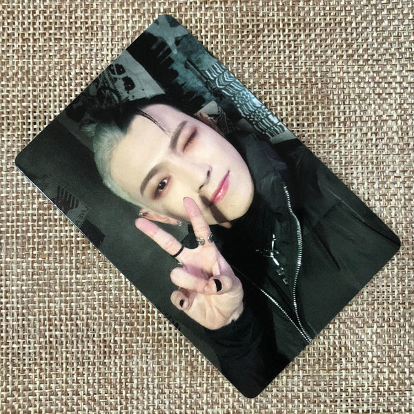 ATEEZ HONGJOONG [THE WORLD EP.1 : MOVEMENT] Official Photocard, A Ver. / Gift