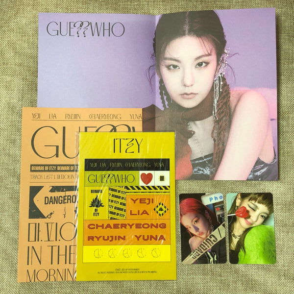 ITZY [GUESS WHO] Signed Night Ver. Promo Album CD+Photobook+PC / Autographed /+G