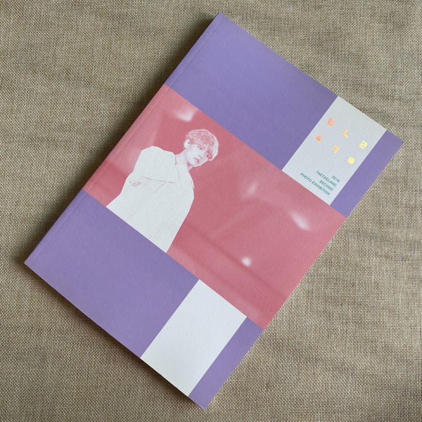 BTS V [ 2018 TAETAELAND 2nd Exhibition Photobook ] 100 pg / New / Gift