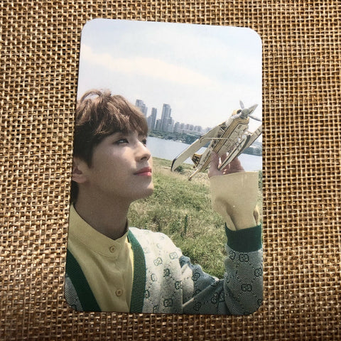 CIX YONGHEE [Chapter 1. Hello, stranger] Official Photocard, Hello ver. / Gift