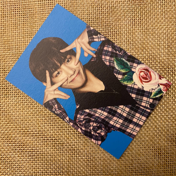 BTS V 4/8 [The Wings Tour Final Concert] Official Mini Photocard / New, Rare /+G