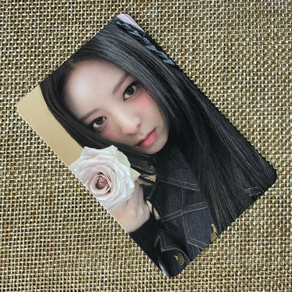 ITZY YUNA #4 [ CRAZY IN LOVE ] Official Photocard, 1st Album / New / Gift