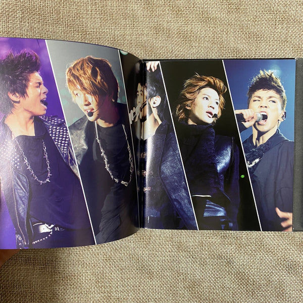 SHINEE [The 1st Concert SHINEE WORLD] CD Set, 2 Discs + Photobook / Good / Gift