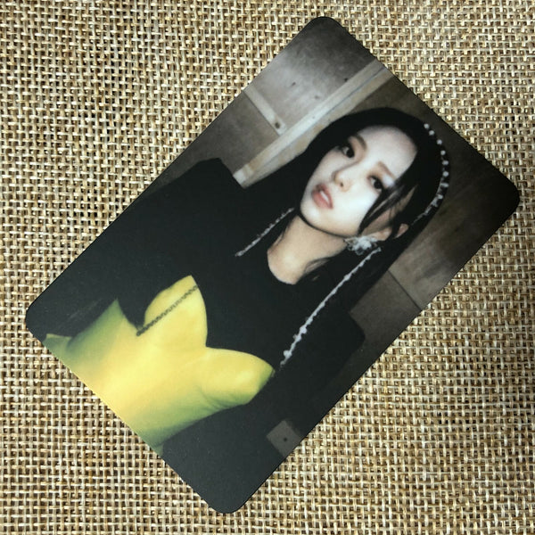 ITZY YUNA [ GUESS WHO ] Official Limited Photocard / New / Gift